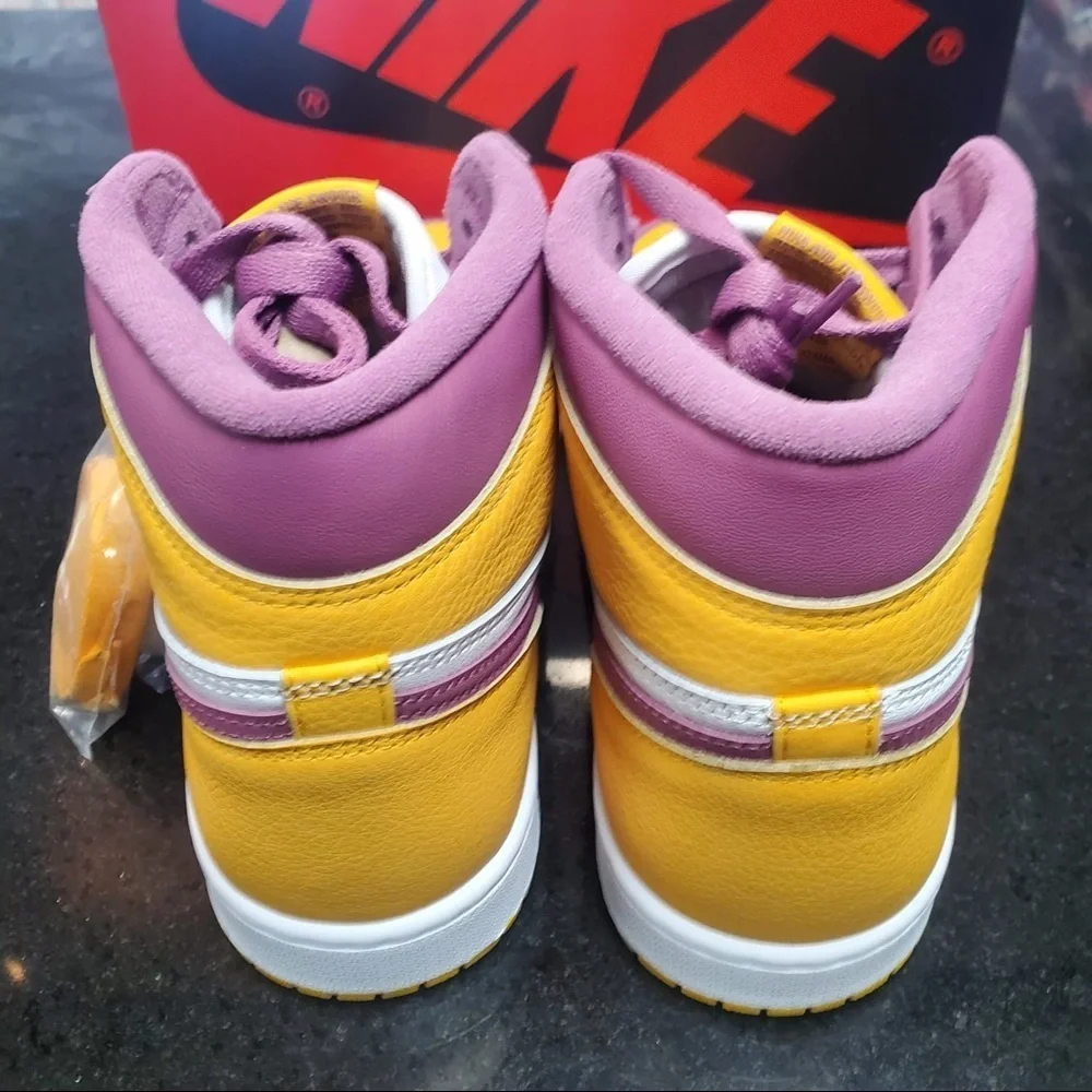 Sz 9.5 Air Jordan 1 Retro High OG 'Brotherhood'